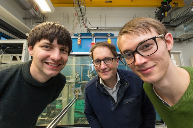 Jakob Soltau, Tim Salditt and Paul Meyer in the laboratory where they carried out this research