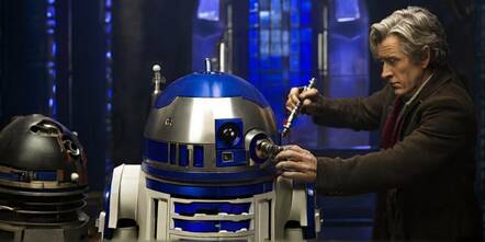 Doctor Who fikserer R2D2 med en sonisk skruetrækker