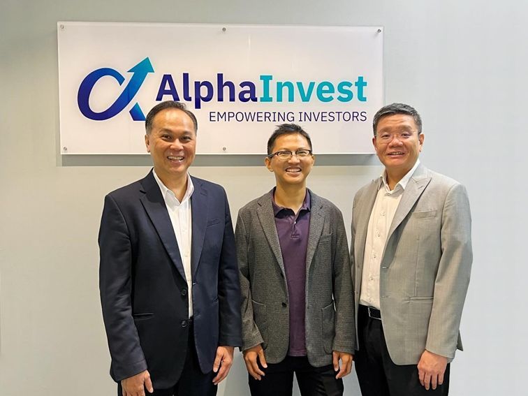 Az AlphaInvest Group felső vezetése (balról jobbra), Christopher Lee (a csoport vezérigazgatója), Shanison Lin (a csoport ügyvezető igazgatója, befektetői platformok) és Lim Dau Hee (a csoport operatív vezérigazgatója és egyidejű technológiai igazgatója)